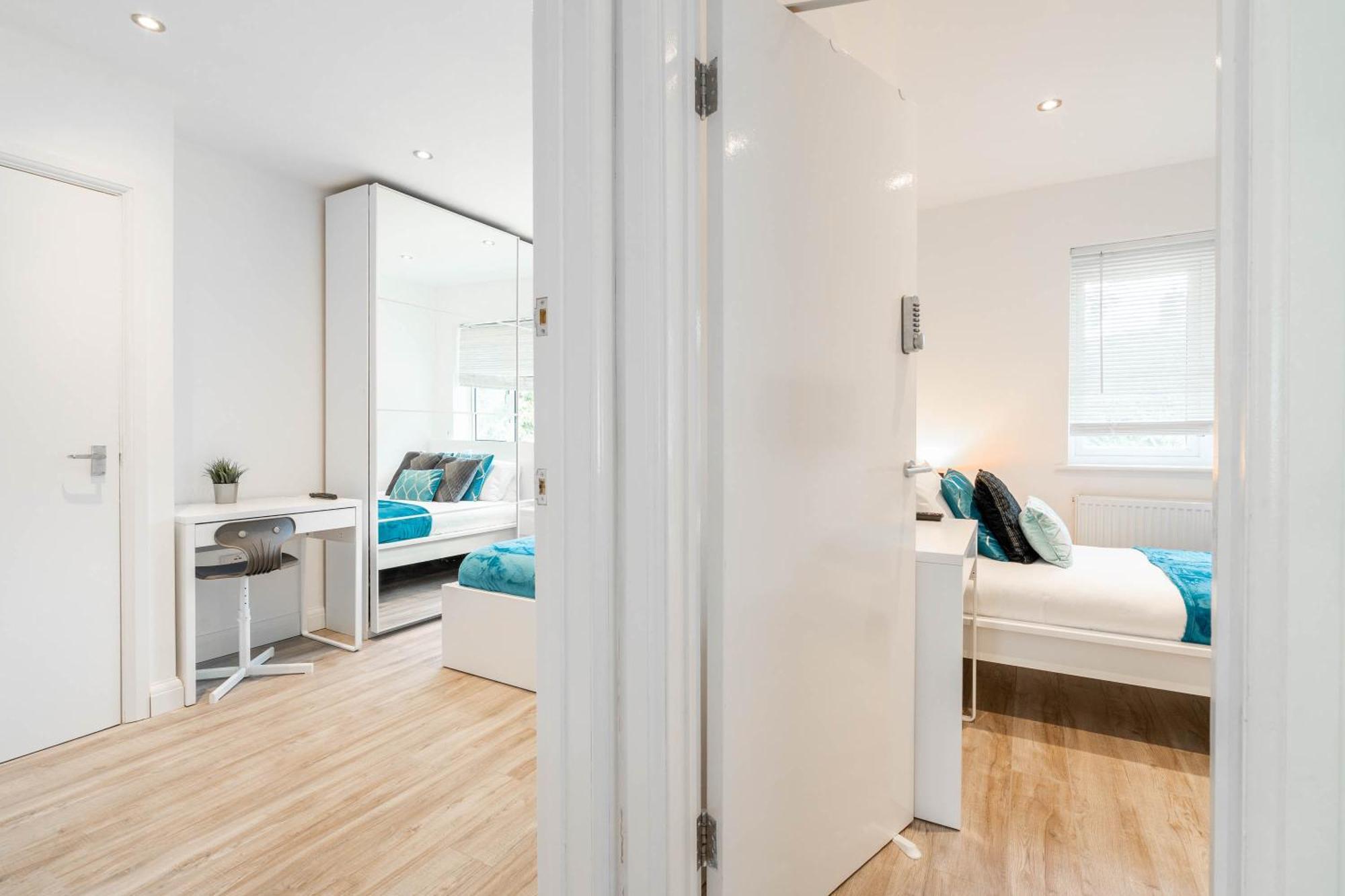 4 Bedroom House - Parking & Garden - Smart Tvs - Netflix - Wifi - Top Rated - 22Cg Birmingham Exterior photo